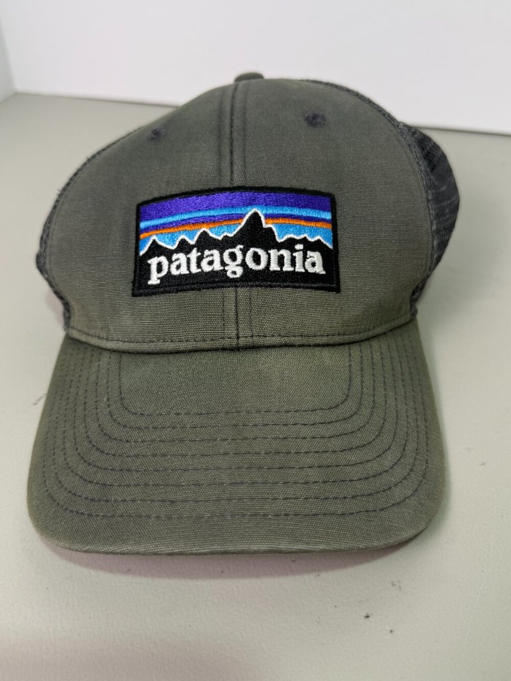Patagonia P-6 Logo LoPro Trucker Hat Green Gray Snapback